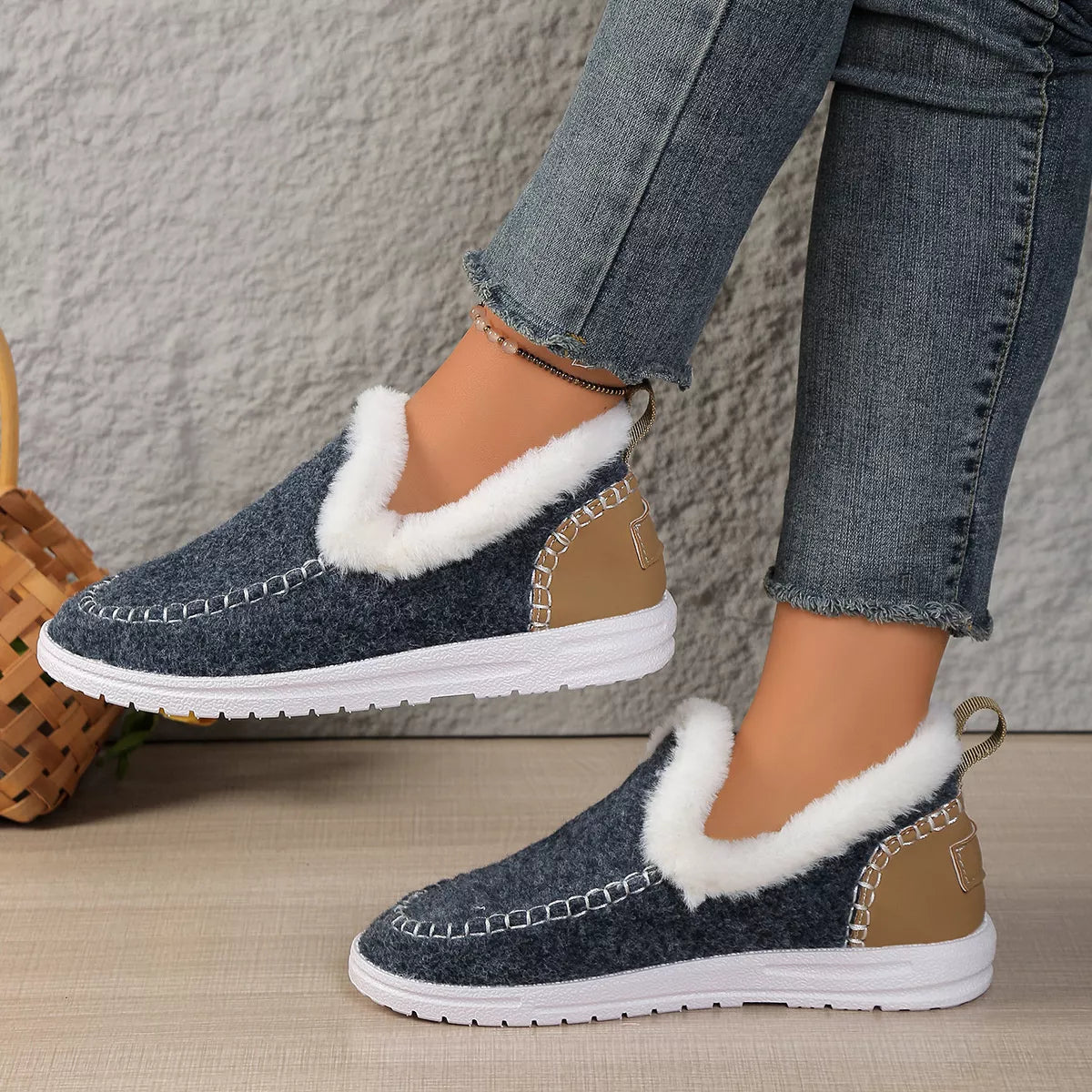 Plush-Lined Slip-Ons – Cozy Comfort Meets Effortless Style