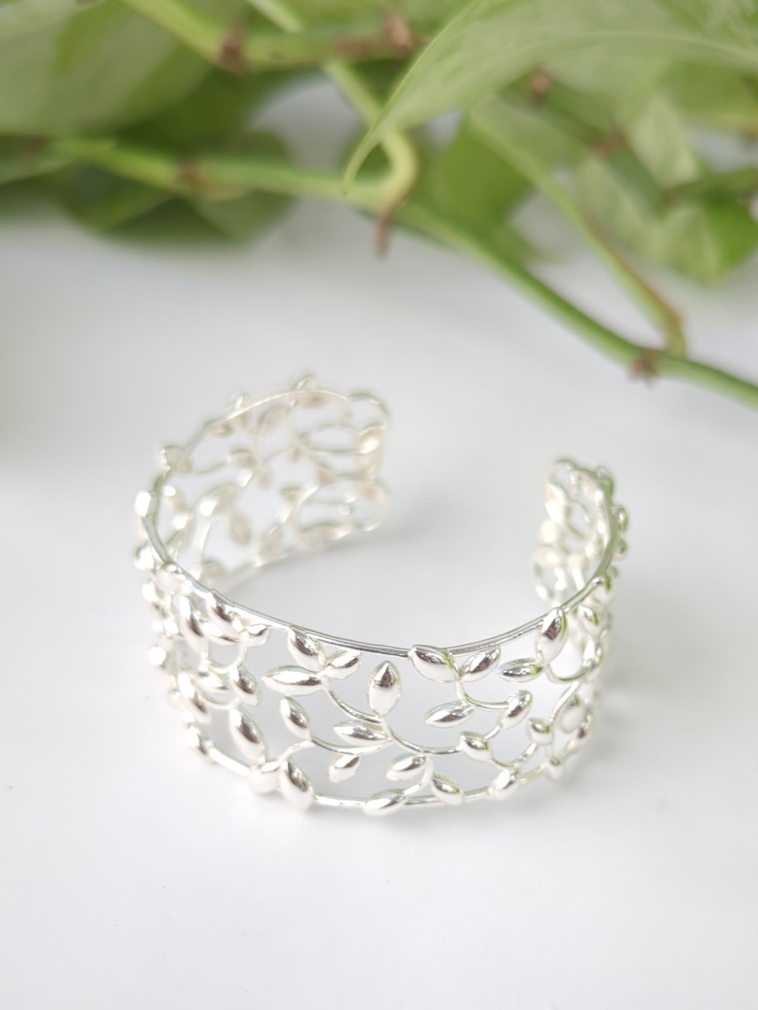 Olive Leaf Cuff Bracelet – Timeless Elegance Inspired by Nature