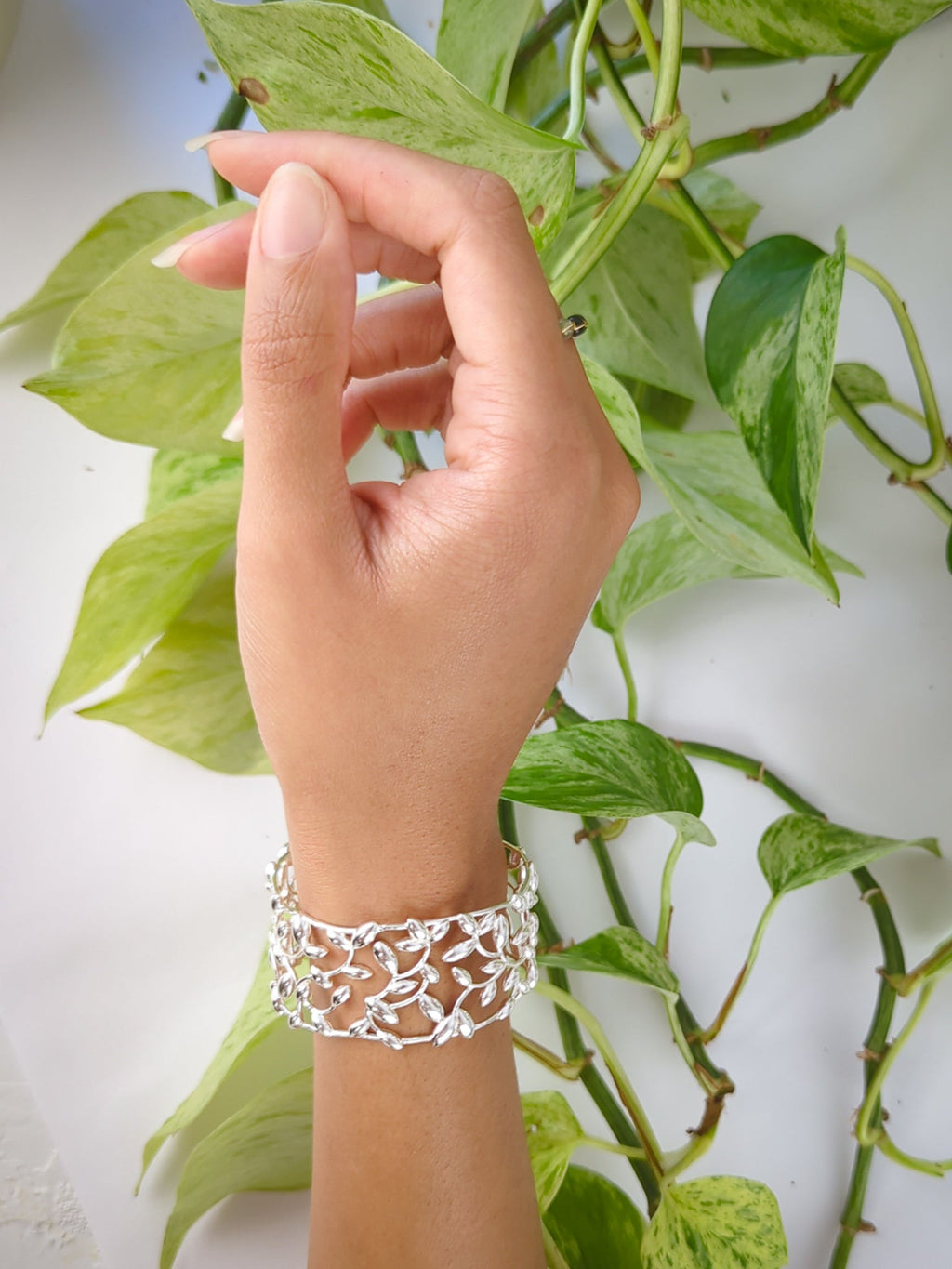 Olive Leaf Cuff Bracelet – Timeless Elegance Inspired by Nature