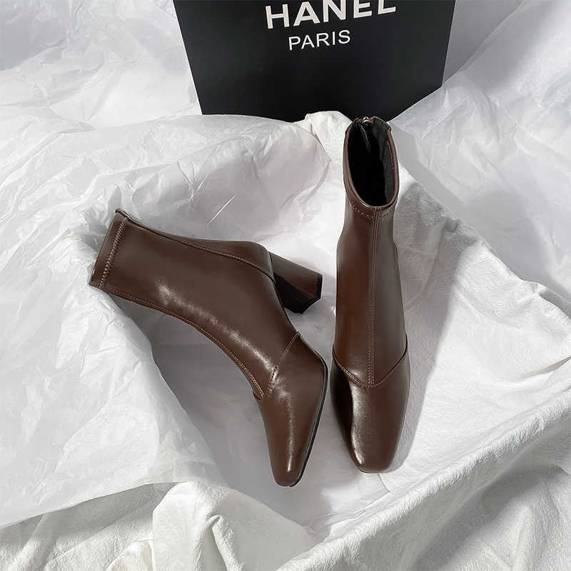 Soft Leather Zip-Back Velvet-Lined Skinny Boots – Sleek Heels